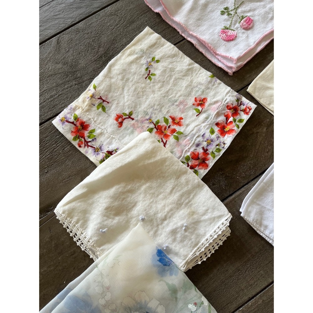 Vintage Handkerchief Lot 10pc Floral Embroidered Lace Trim Scalloped Linens - Picture 3 of 8
